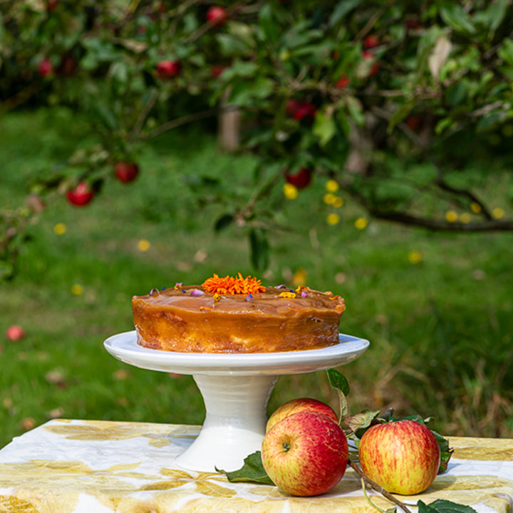 Another image of the complete apple cake